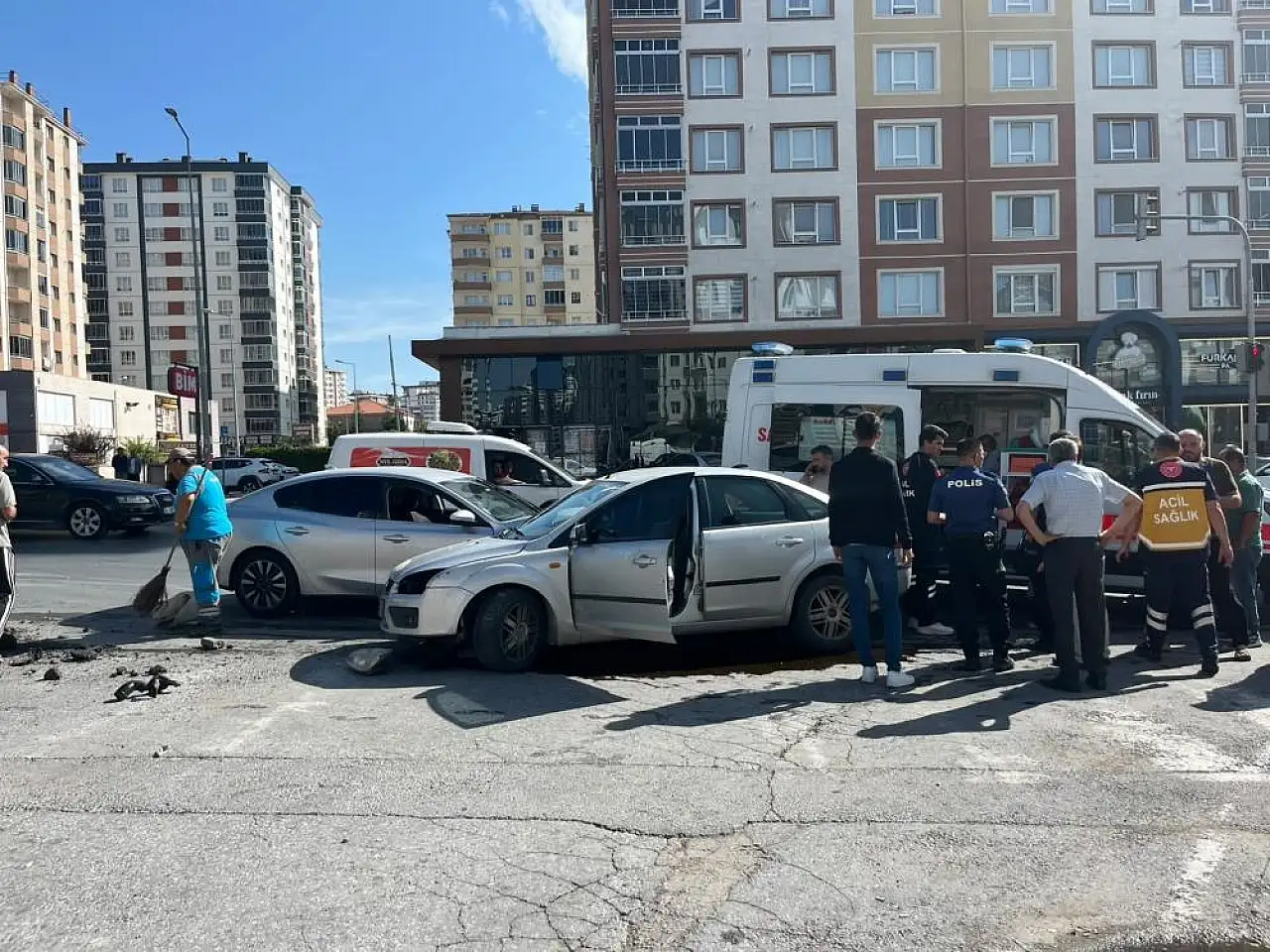 Kayseri'de yolda 3 kişi hayatını kaybetti