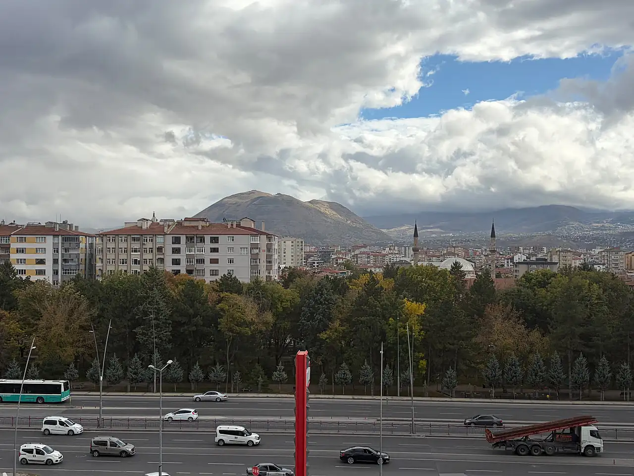 Kayseri'de hafta sonu hava sertleşiyor! Rüzgâr için kritik uyarı