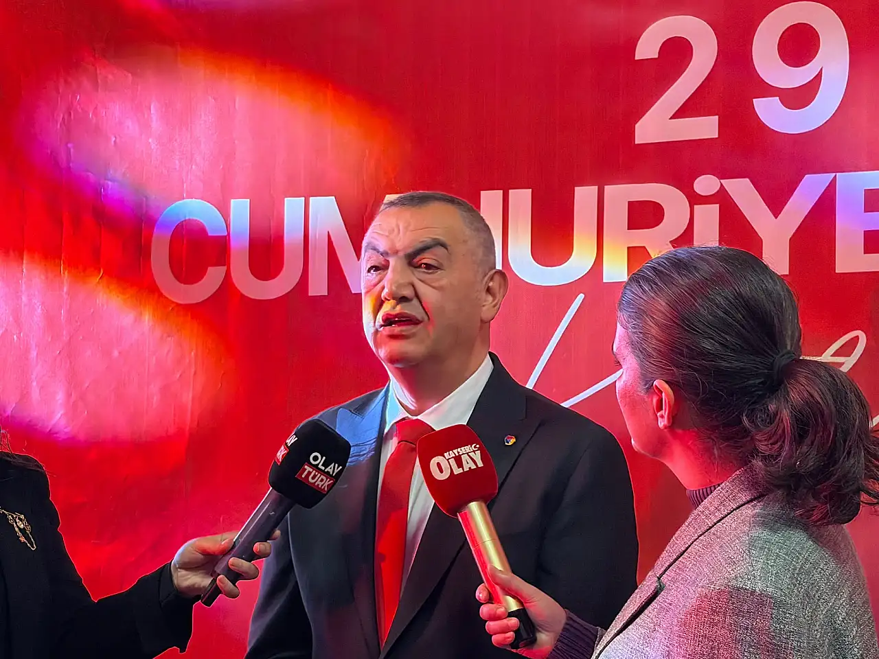 ERÜ Rektörü 'heyecanla kutlardık' diyerek çocukluğundaki hangi anısını anlattı?