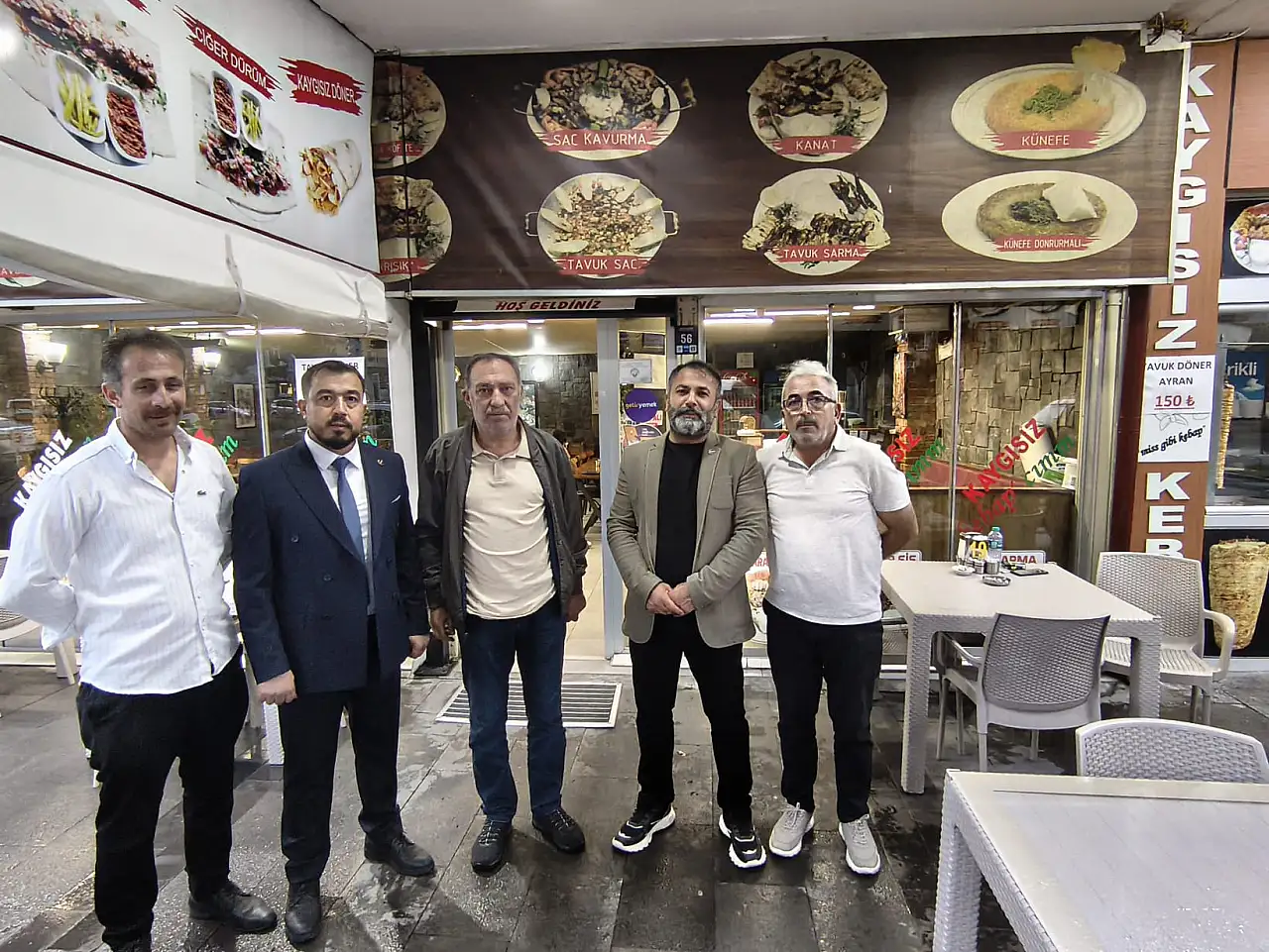 Yeniden Refah Partisi sahaya indi: Esnafın sorunlarını dinledi