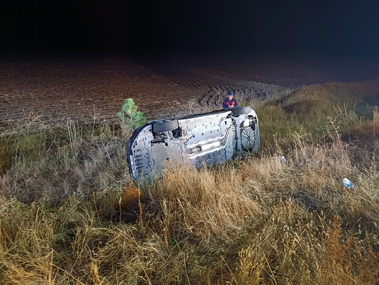 Otomobil şarampole uçtu: 5 kişi...