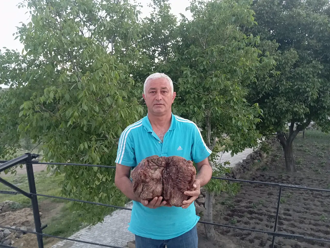 Kayseri'de bulundu! Yanan, kokan gizemli taşın ne olduğu merak ediliyor