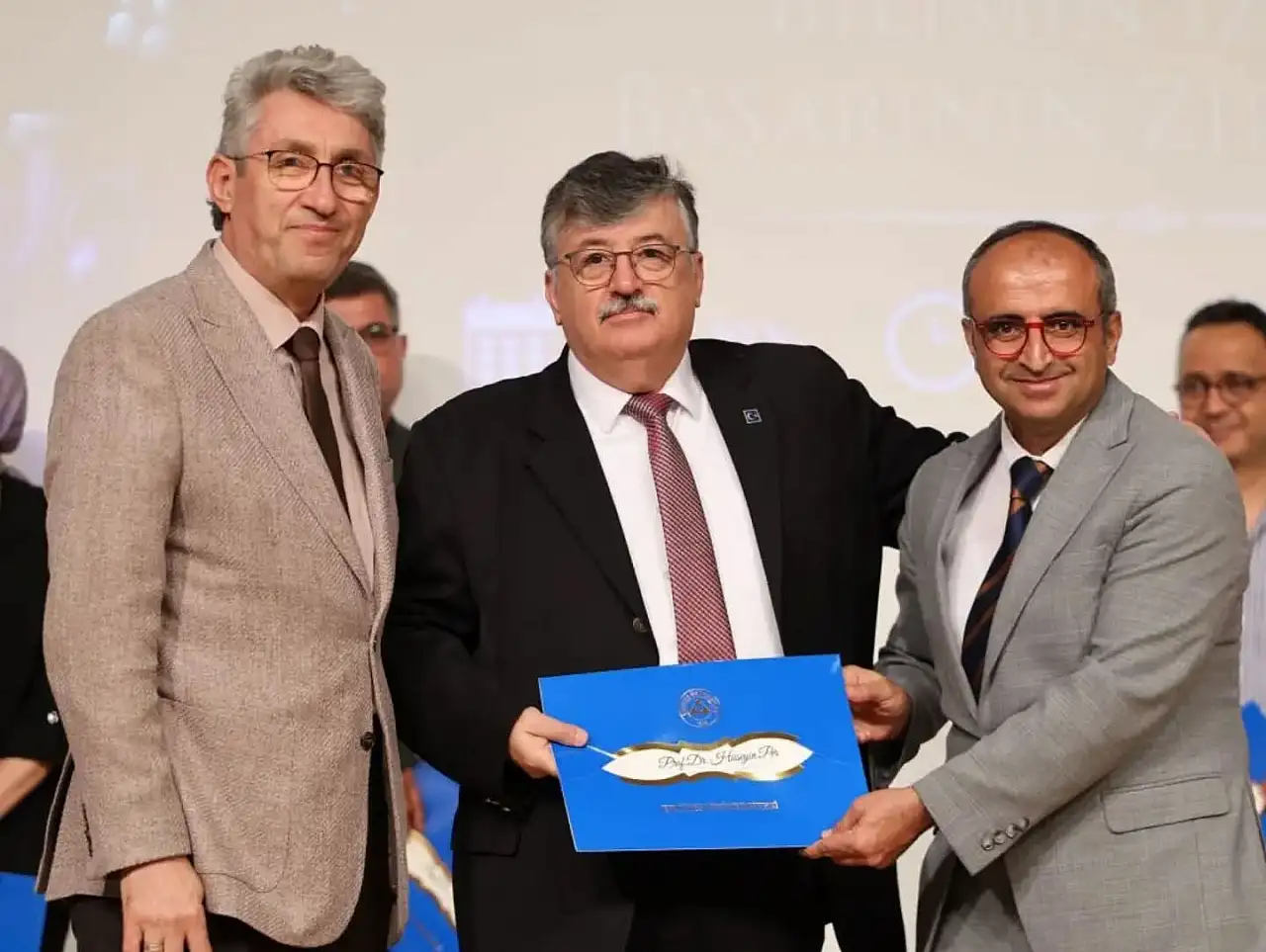 Bakkal Mehmed'in oğlu Kayseri'nin sevilen profesörünün kızı Avukat oldu