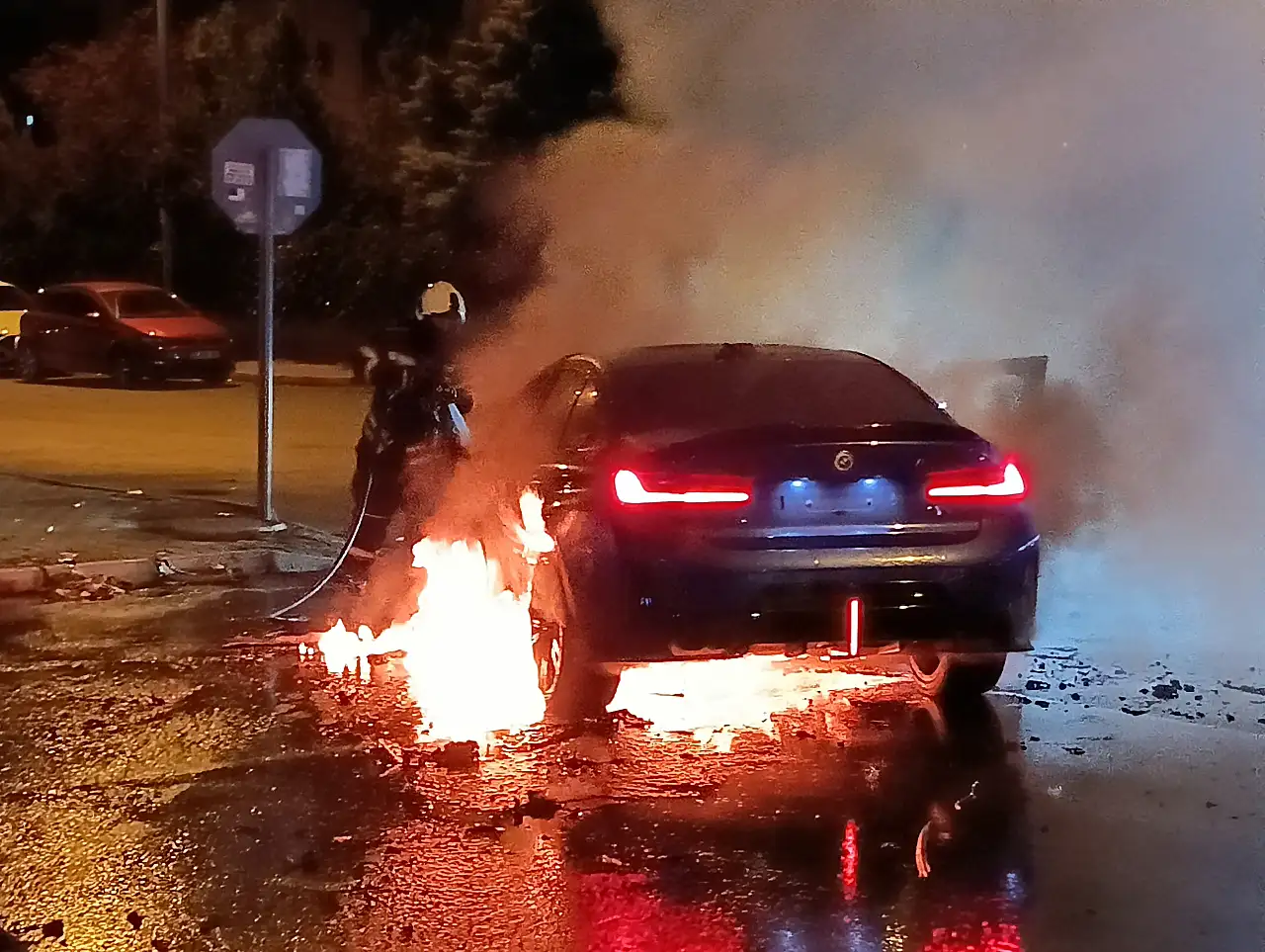 Talas'da kontrolden çıkan otomobil alev topuna döndü!