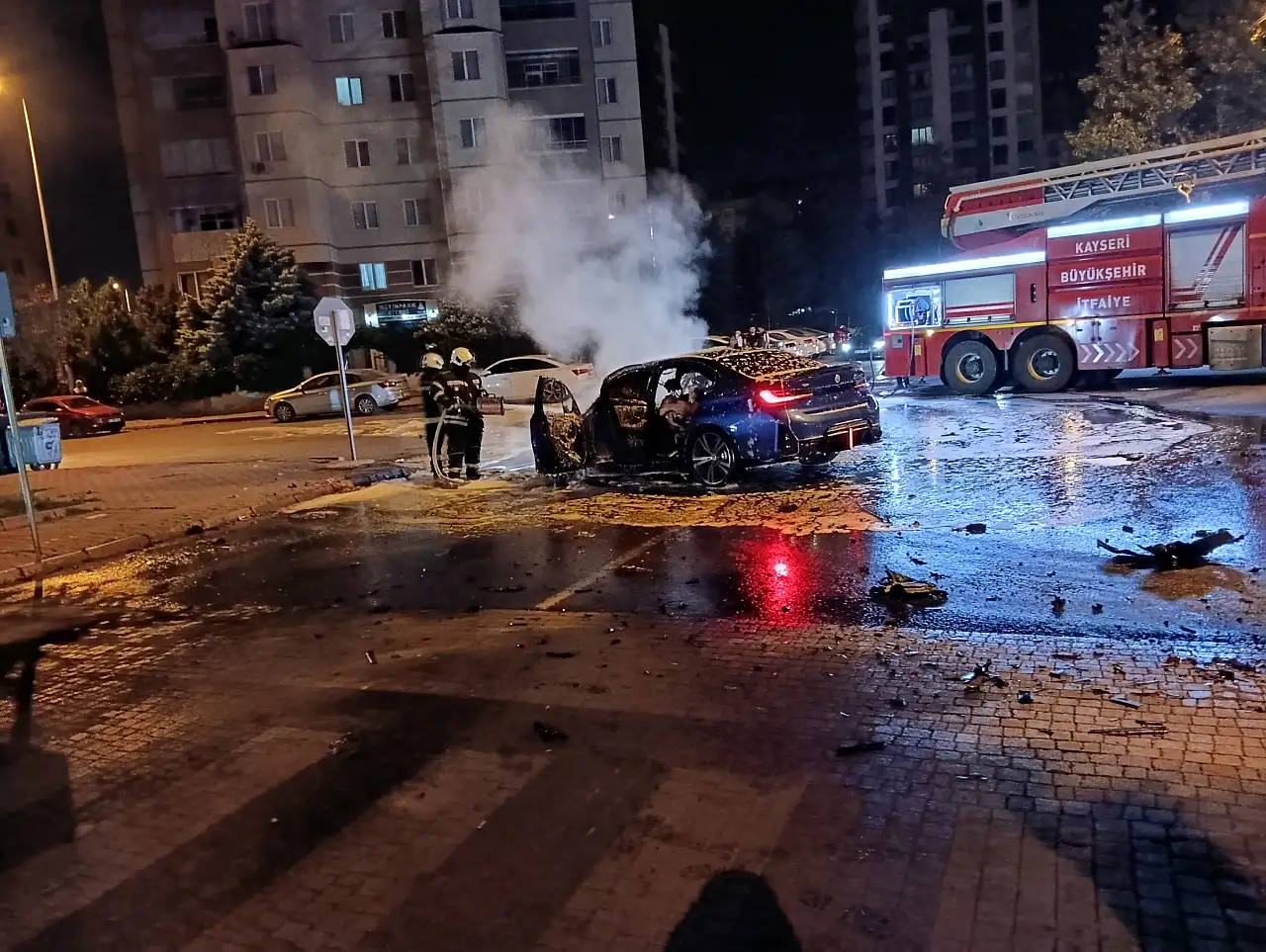 Talas'da kontrolden çıkan otomobil alev topuna döndü!
