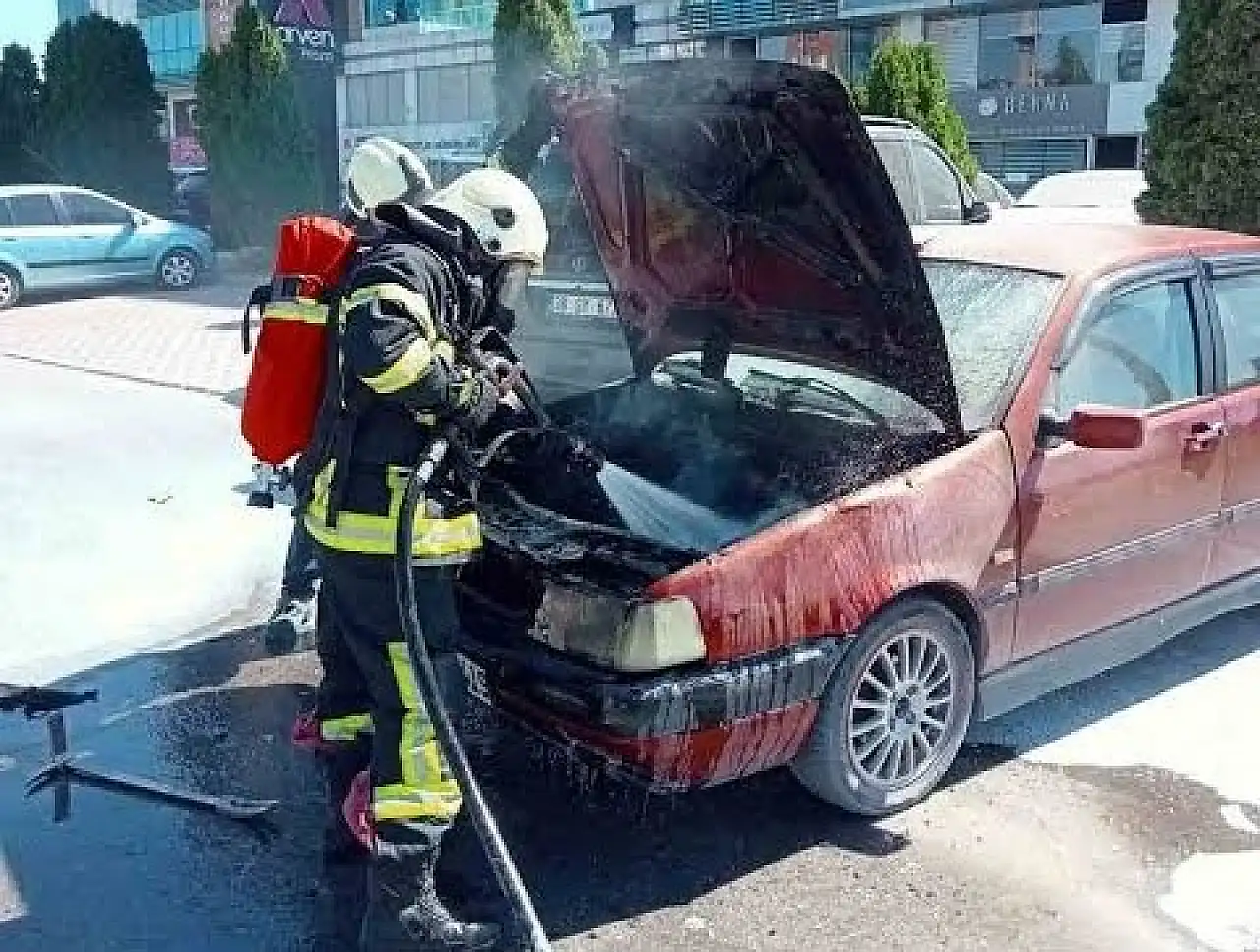 Kayseri'deki araç yangını vatandaşı tedirgin etti! Duran araç neden yanar?