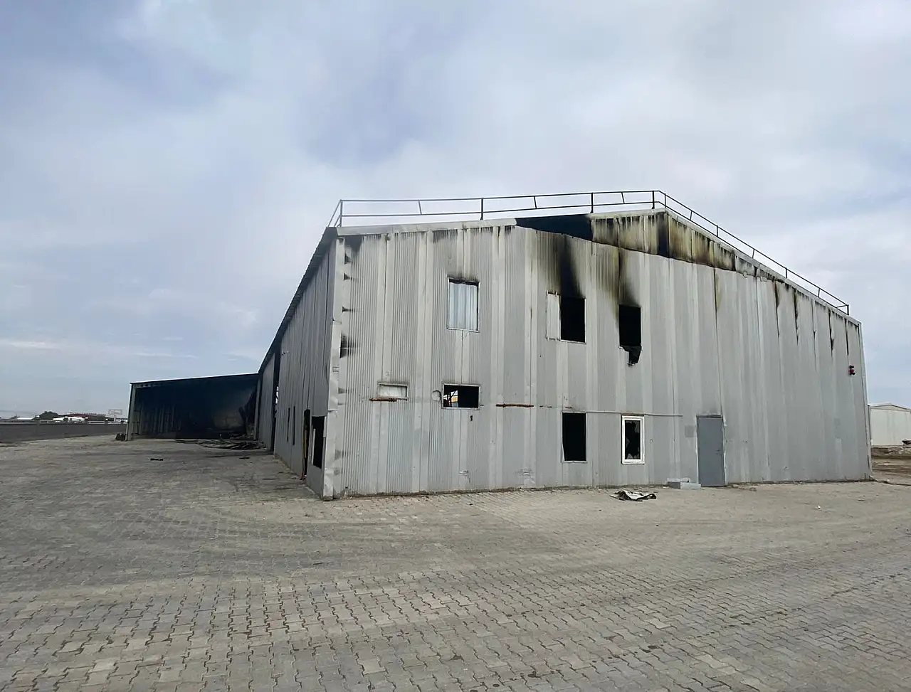 Ekipler saatlerce uğraştı! İşte yangın çıkan o tesiste son durum