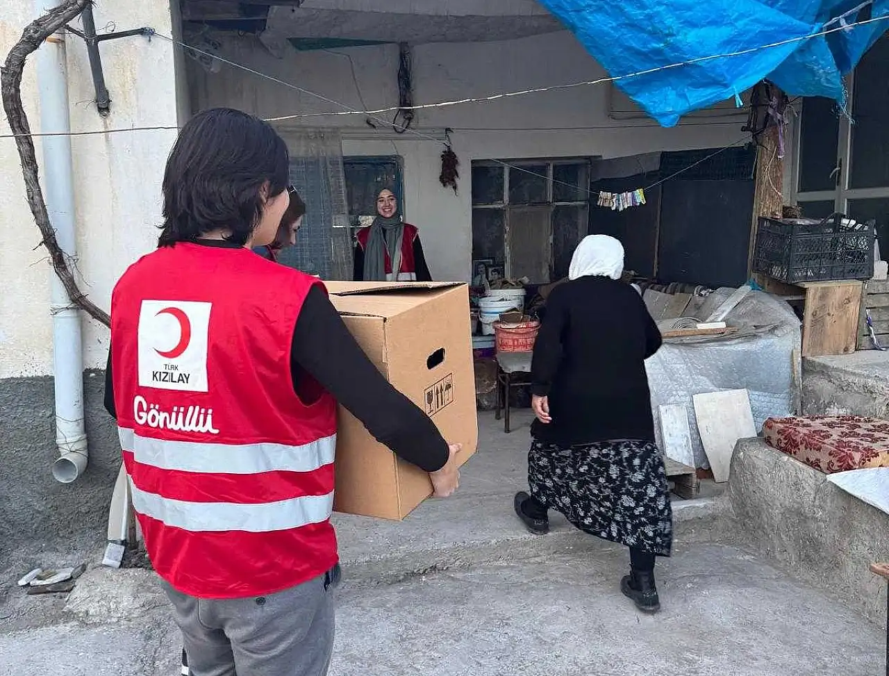 Kocasinan'da yalnızlığa iftar molası! 21 evde iftar sofrası kuruldu