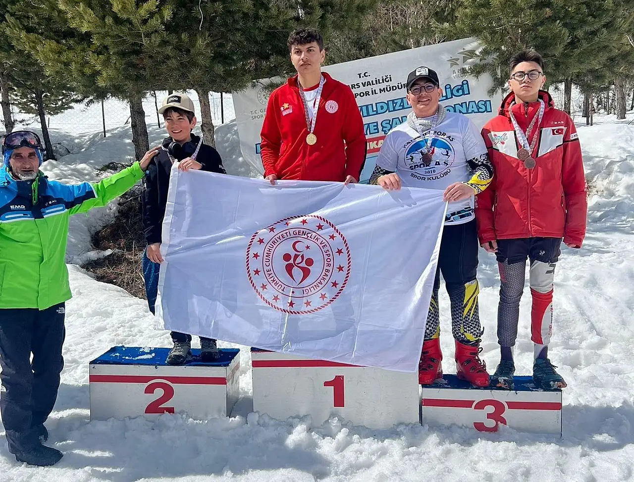 Kayserili sporcular Kars'tan iki madalya ile döndü!