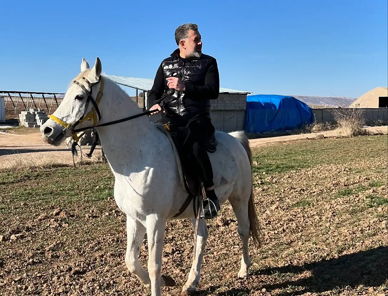Kayseri'de herkesin tanıdığı isim bu kez at üstünde mesaj verdi!