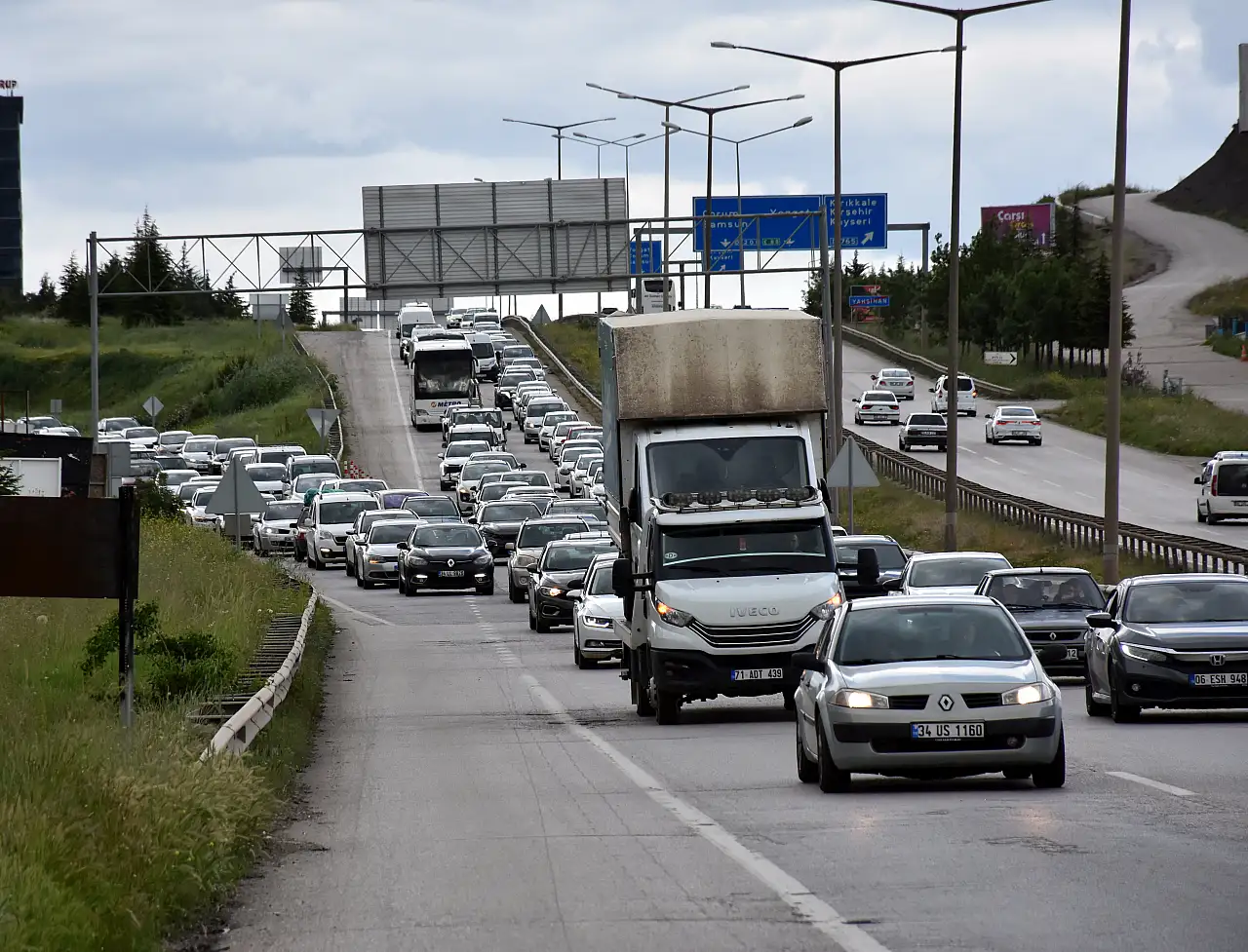 Kırıkkale-Kayseri yolunda bazı kavşaklar kapatıldı