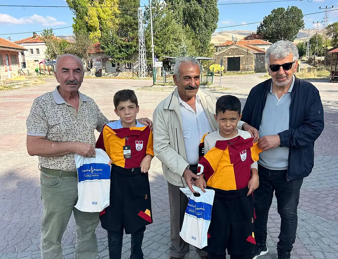 Kayseri'de çocuklar tişörtlerini çıkarıp yangına koştu