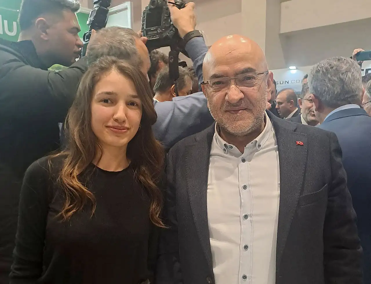 Vekilden, Kayseri'nin konuştuğu isme övgü: 3 Milyon kişi içinden seçildi