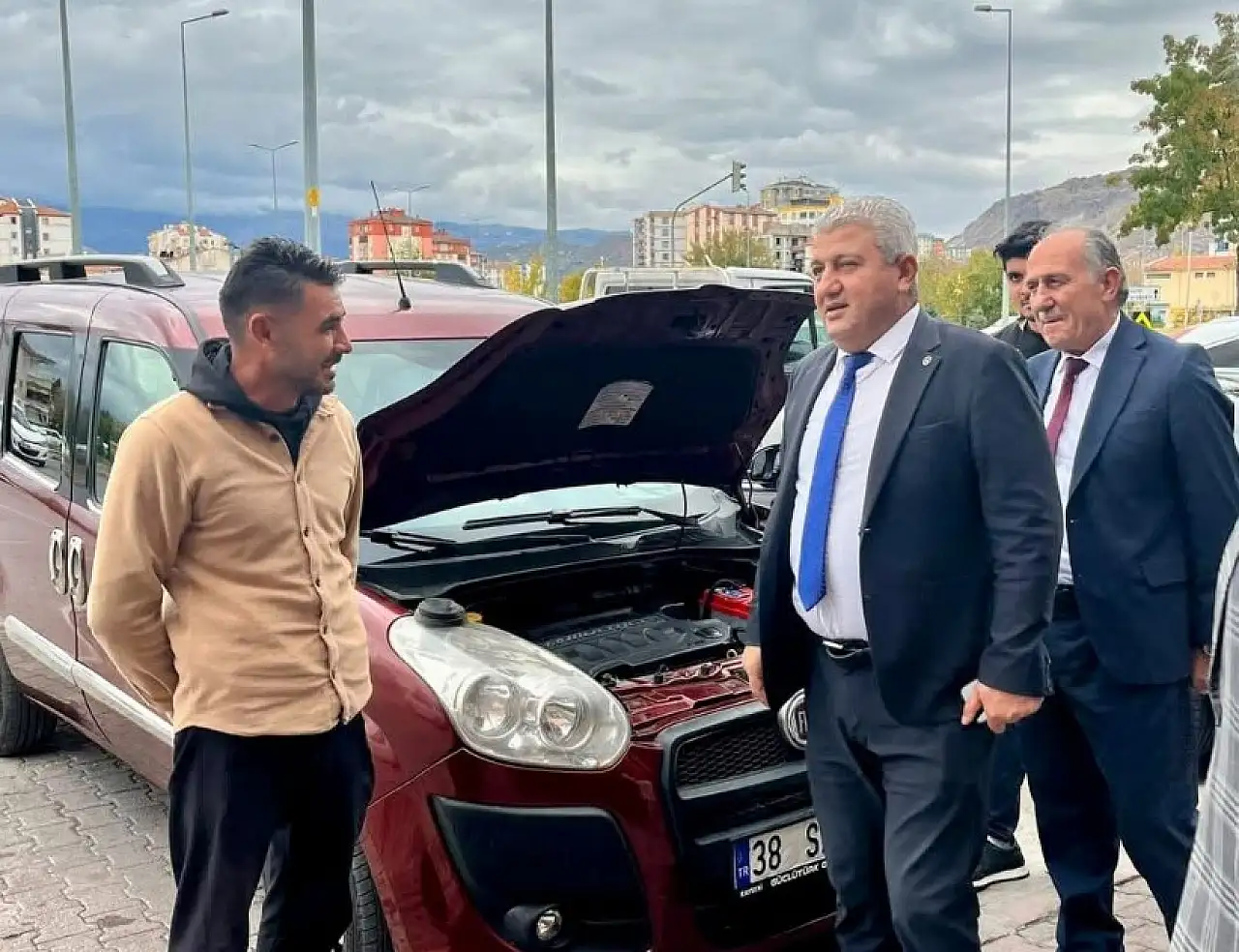 Kayseri'de esnaf anlattı, MHP heyeti dinledi