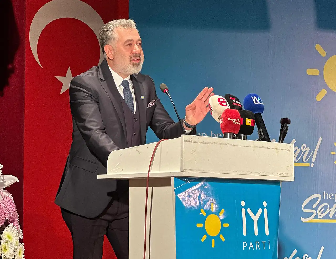 Sedat Kılınç böyle tepki gösterdi: Teksas'ta tavuk yola çıktı mı?