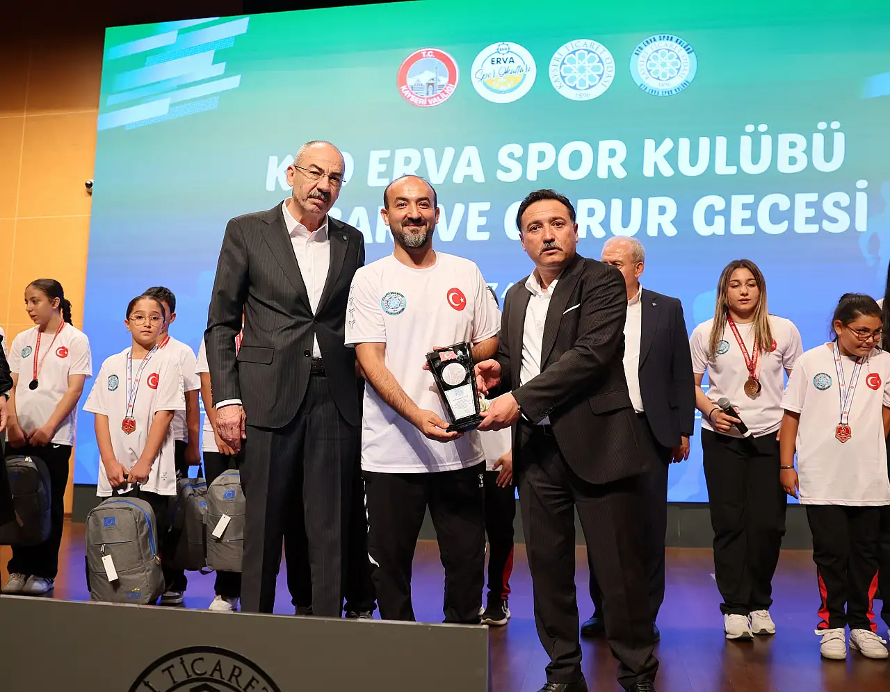 Kayseri'de gençlik hamlesi büyüyor! ERVA'da 17 bin 920 sporcuya ulaşıldı