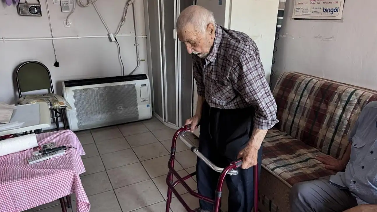 93 yaşındaki Niyazi Vural yardım bekliyor