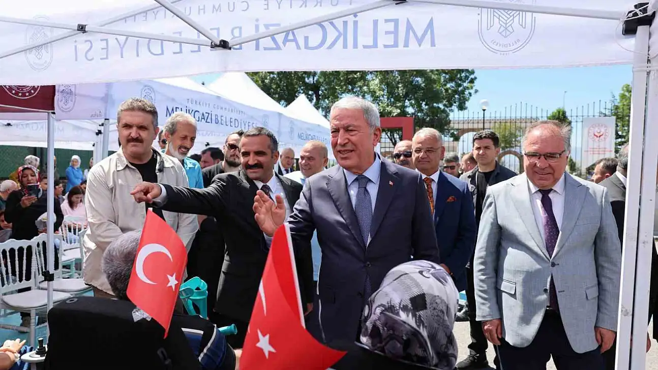 Kayseri'de anlamlı tören: 12 engelli bireye araç teslim edildi