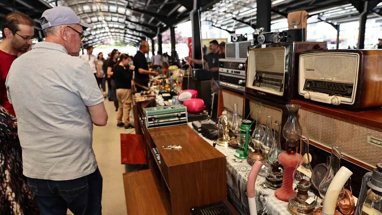 Halı, kilim, tespih, pul… Binlerce antika seni bekliyor!