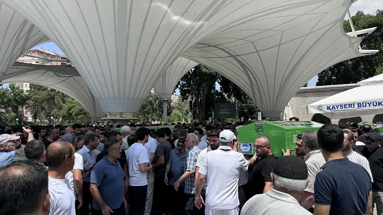Ateş Kayseri'ye düştü: Yan yana toprağa verildiler