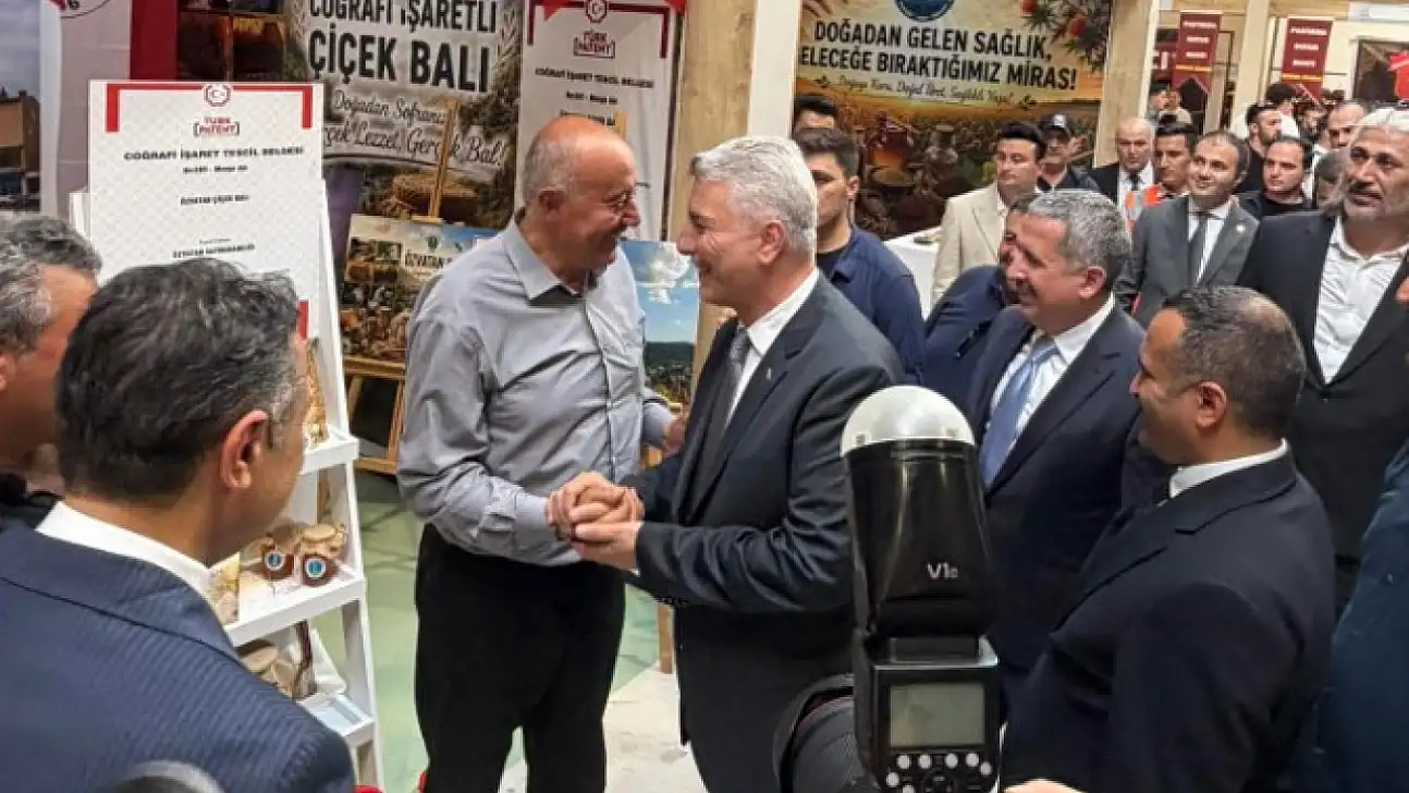 Bakan Ömer Bolat Özvatan standında!