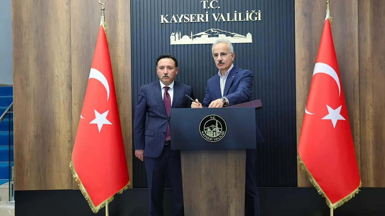 Bakan Uraloğlu Vali Çiçek'i ziyaret etti