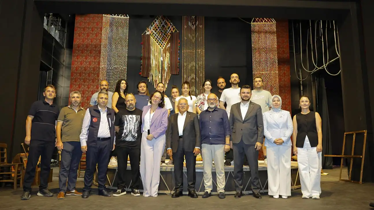 Başkan Büyükkılıç Kayseri Devlet Tiyatrosu'nu ziyaret etti!