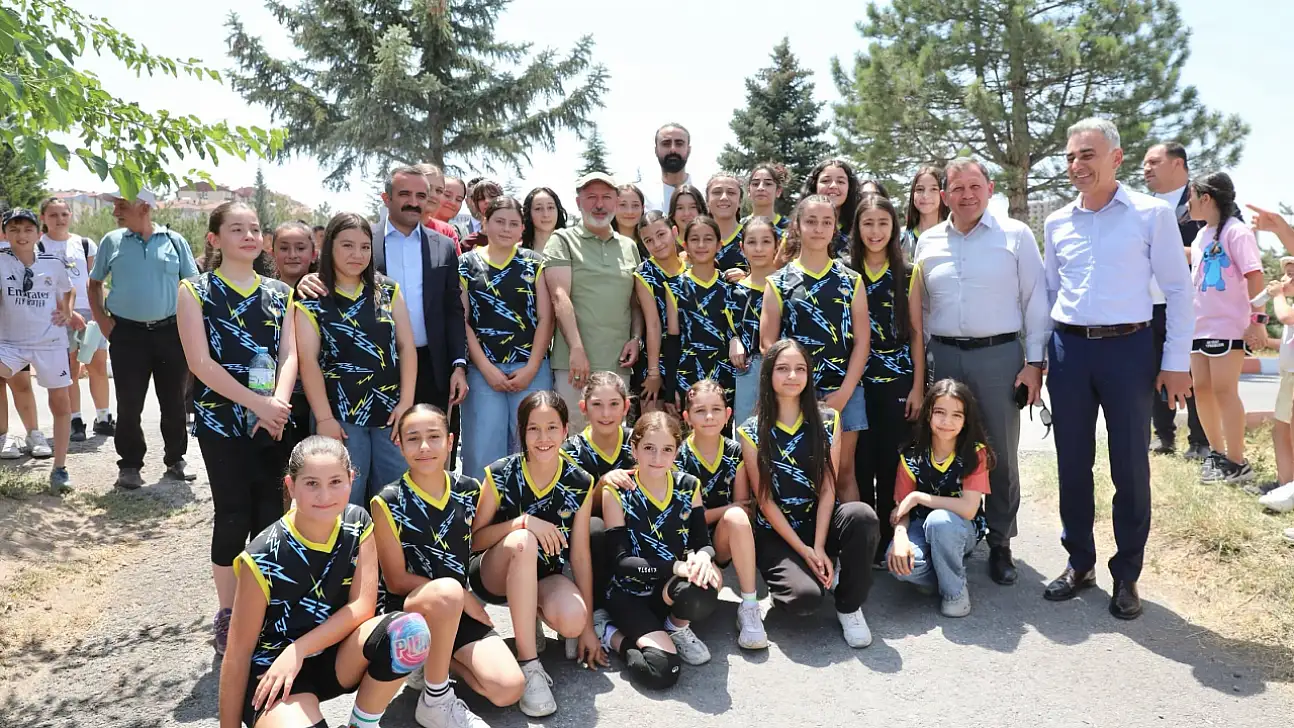 Başkan Çolakbayrakdar Koca burger etkinliğine katıldı!