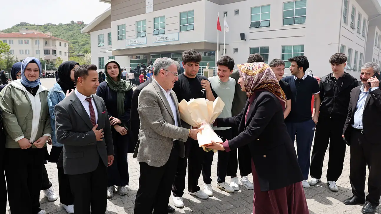 Başkan Özdoğan öğrencilerle bir araya geldi: Kariyer Günleri Buluşması!