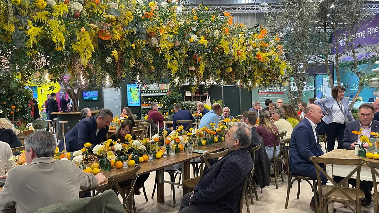 Başkan Yalçın Almanya'ya Çiçek Fuarı'na gitti