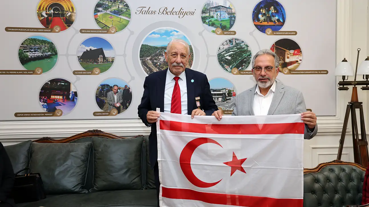 Başkan Yalçın'a anlamlı hediye: Mücahitlerin anıları bırakıldı!