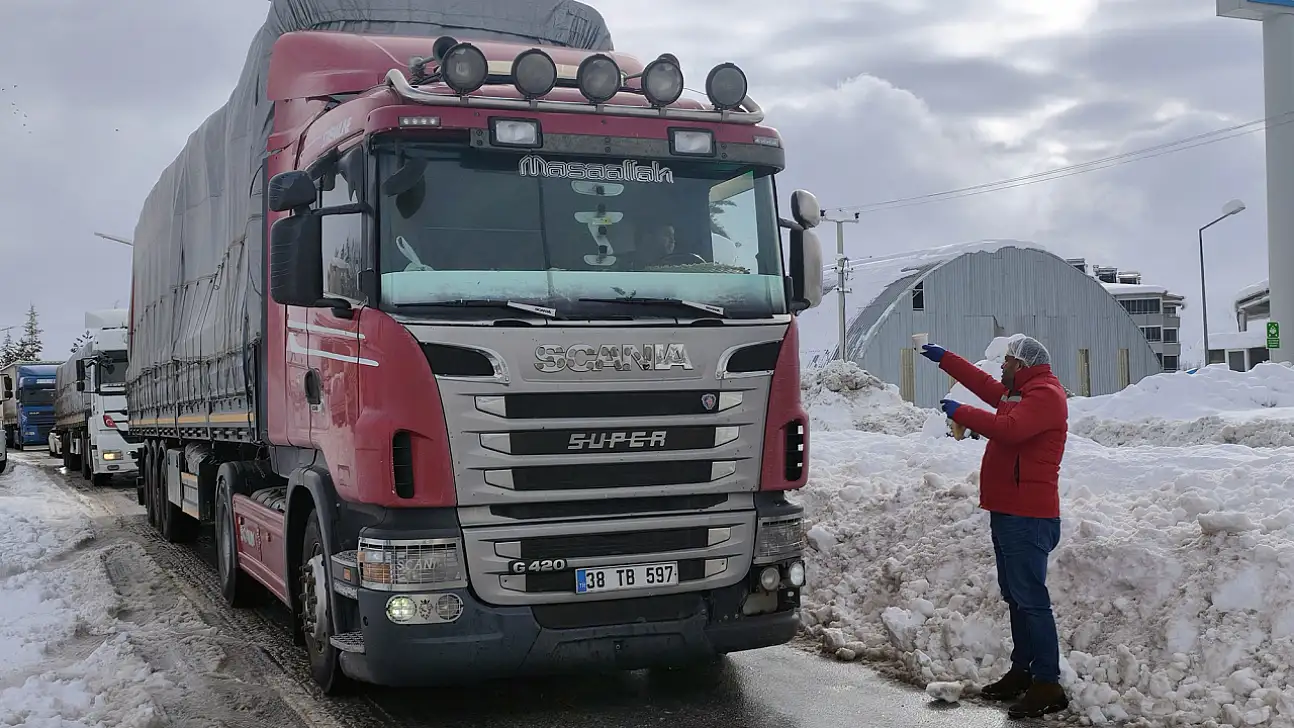 Belediyeden sürücülere sıcak çorba ikramı