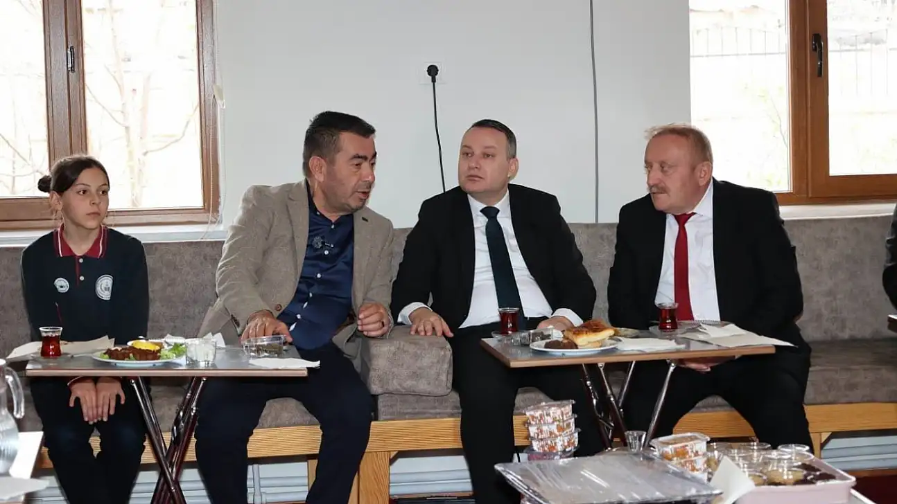 Bünyanlı öğrenciler Gazze ve Doğu Türkistan için el ele verdi