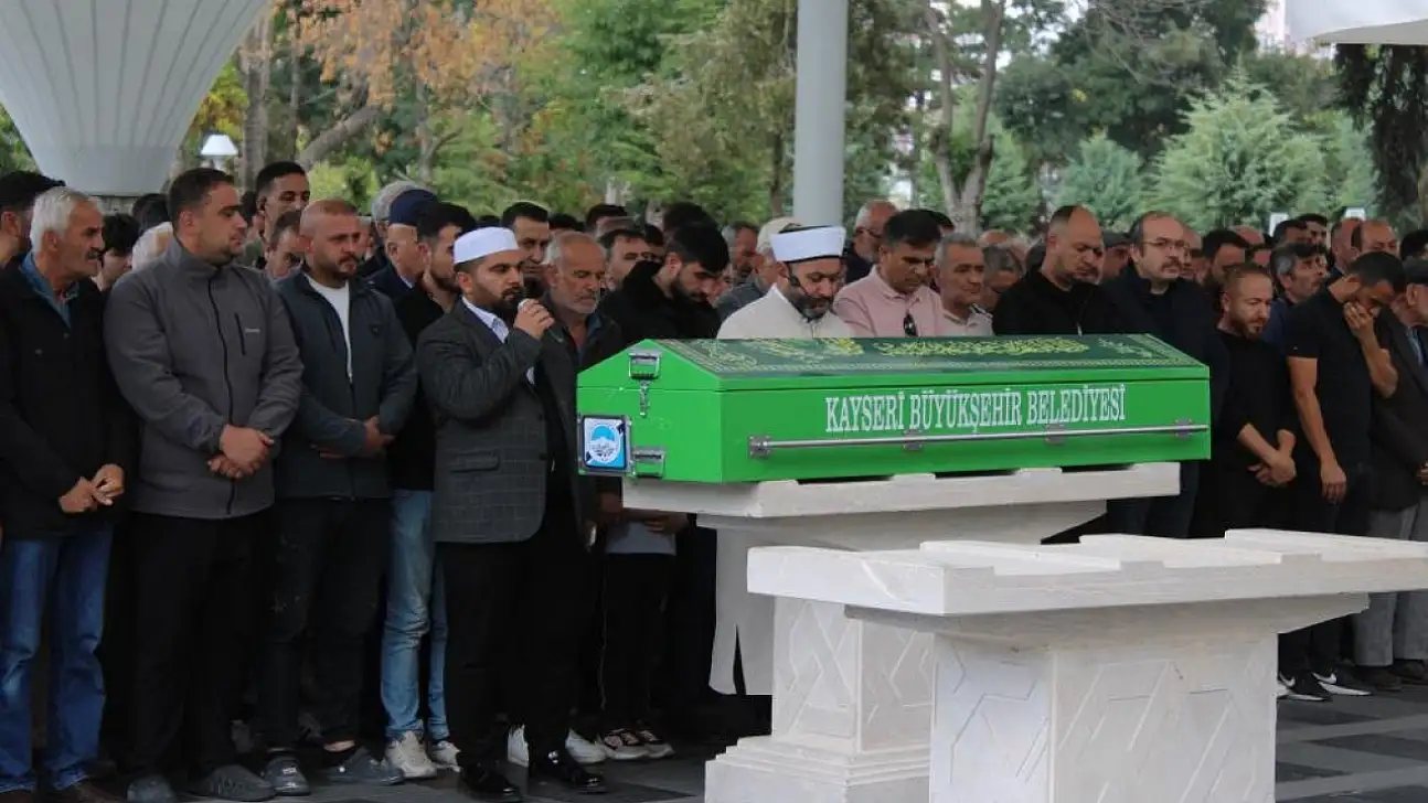 Ceviz ağacından düşmüştü! Kayserili öğretmen son yolculuğuna uğurlandı