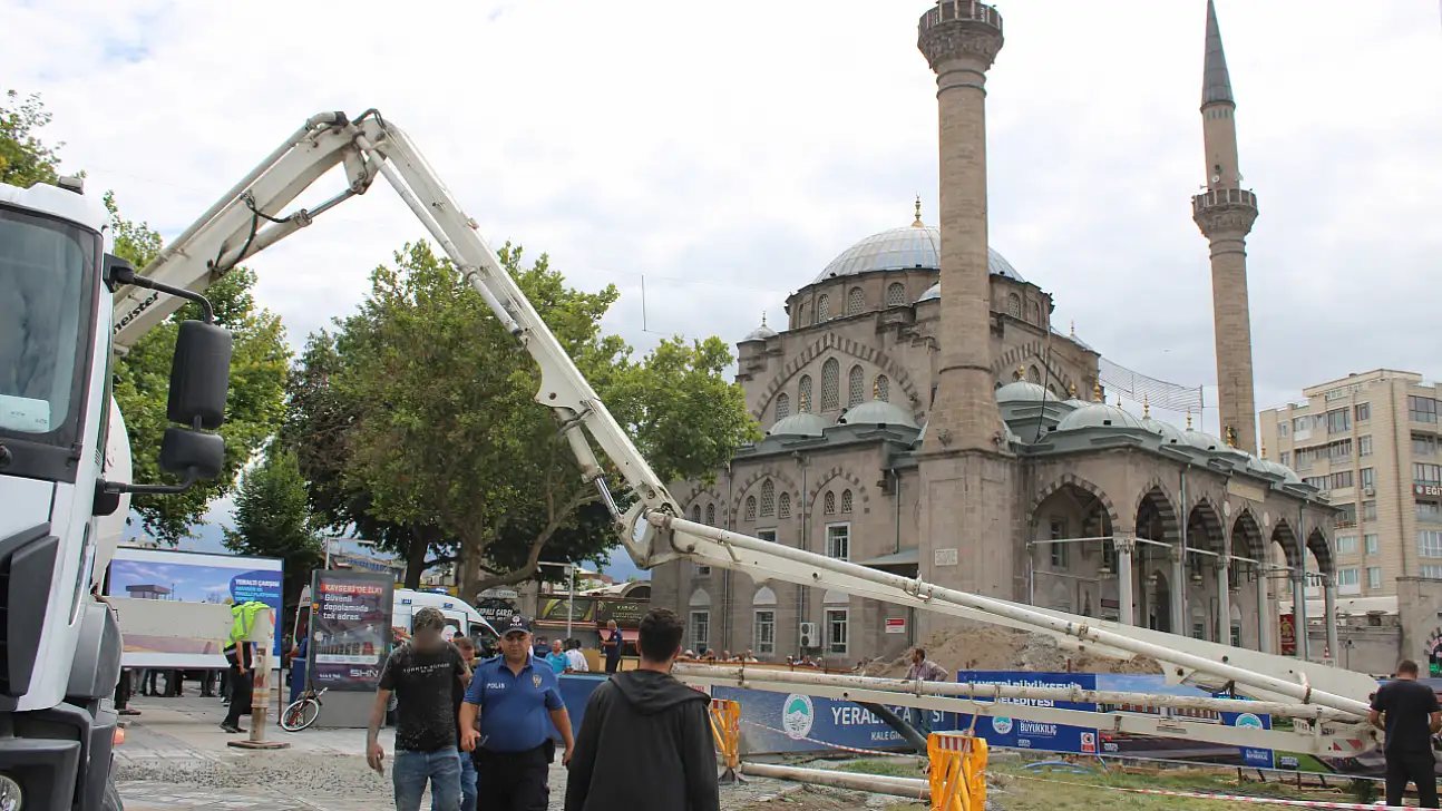 Cumhuriyet Meydanı'nda korku dolu anlar! 5 kişi yaralandı
