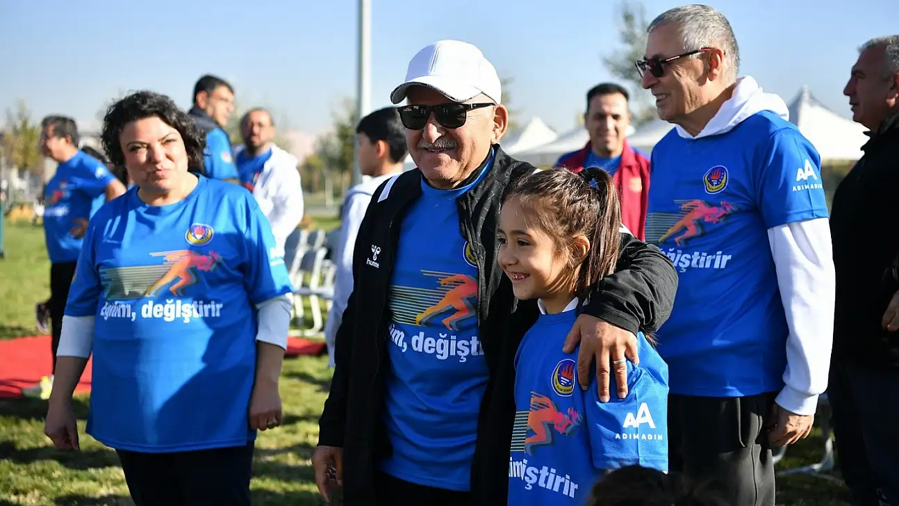 Depremde hayatını kaybeden ailelerin çocuklarına destek koşusu