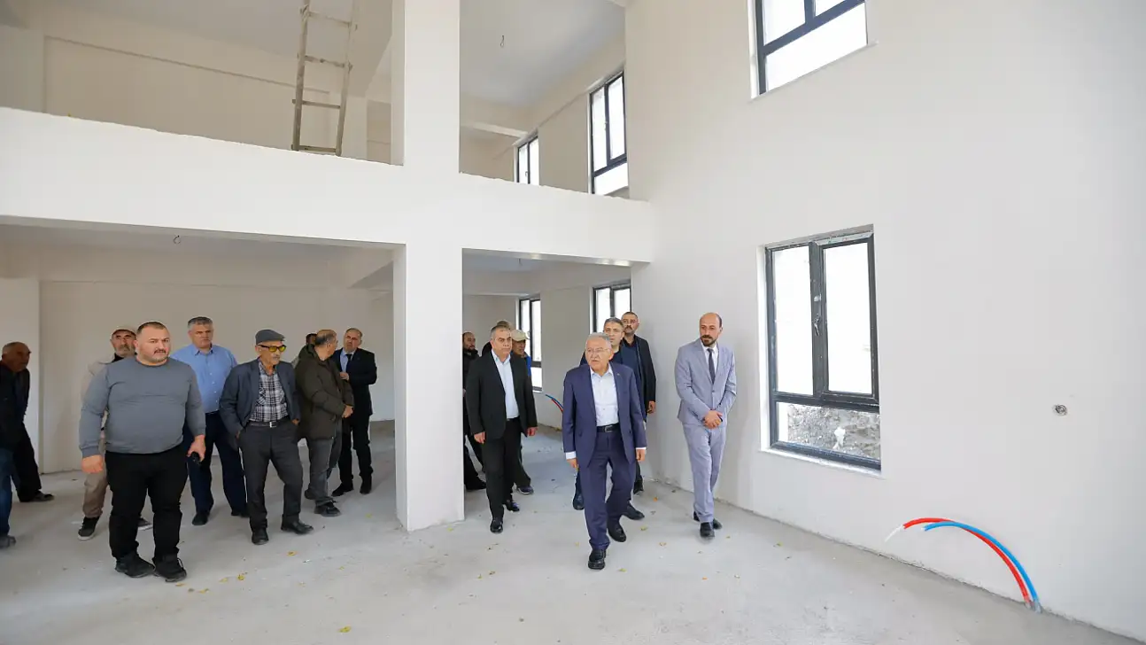 Depremde yıkılan cami yeniden inşa edildi