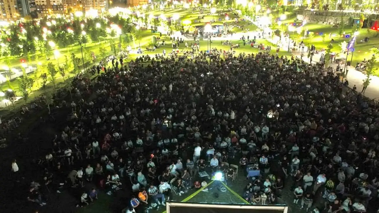 Dev ekran kuruldu! Dünya Kupası heyecanı Talas'ta yaşandı