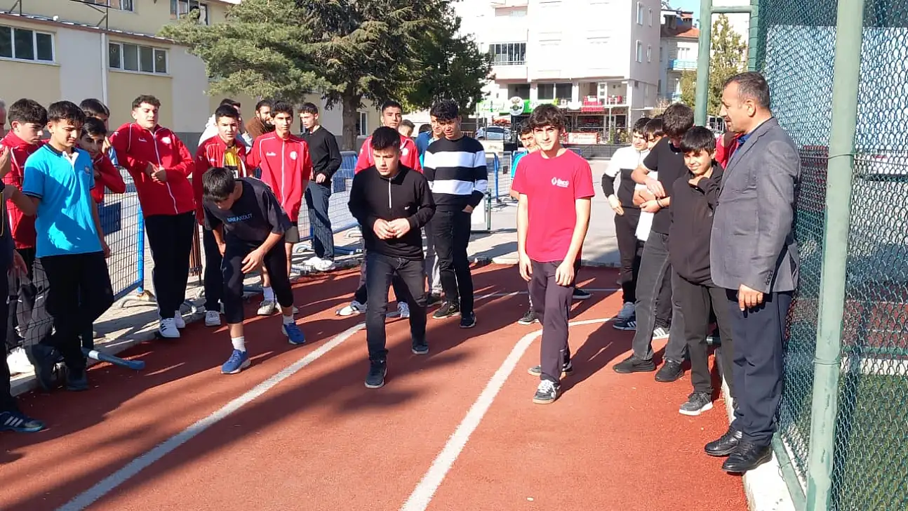 Develi'deki okul spor bölümü ile dikkat çekti! Antrenmana bakın kim katıldı?