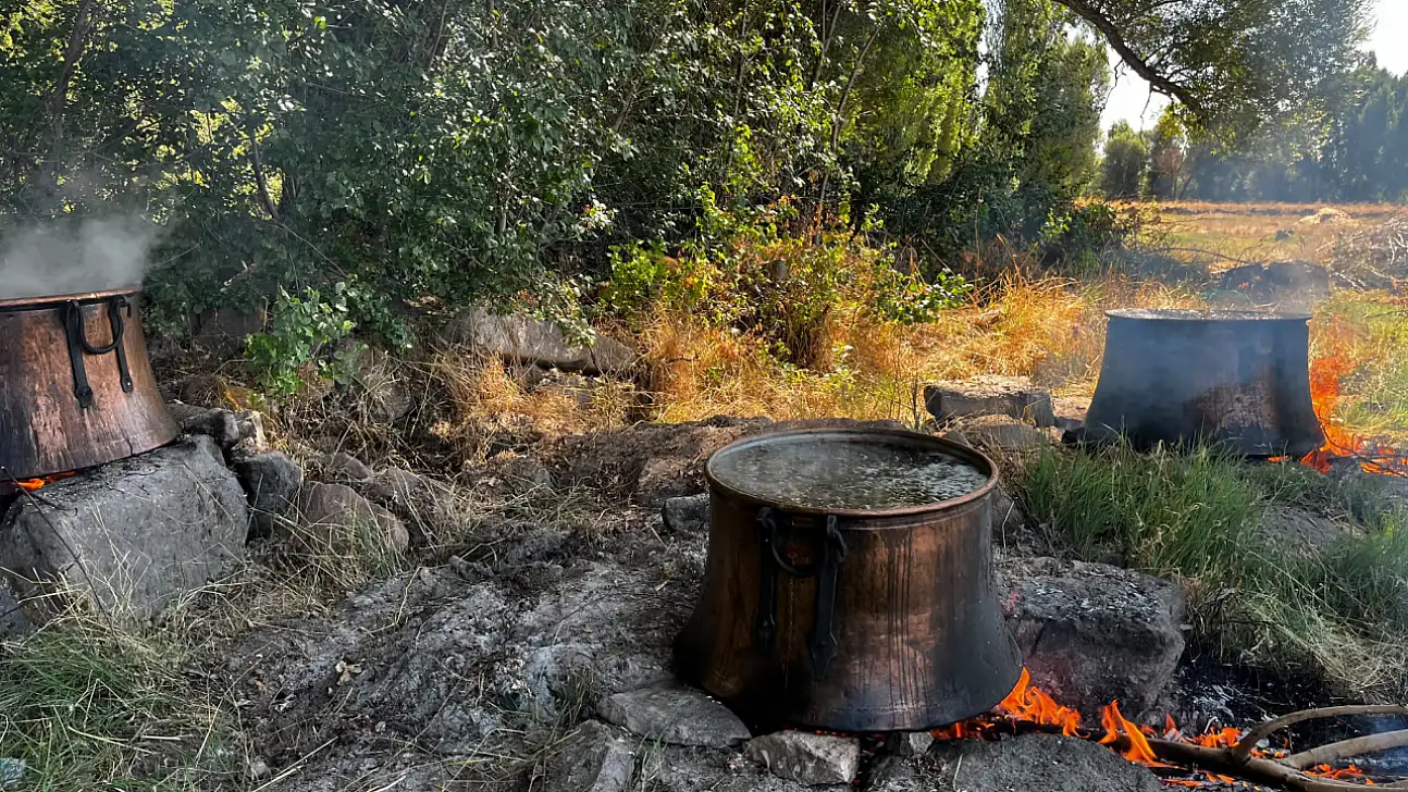 Develi'de sezon açıldı: Dev kazanlar kuruldu!