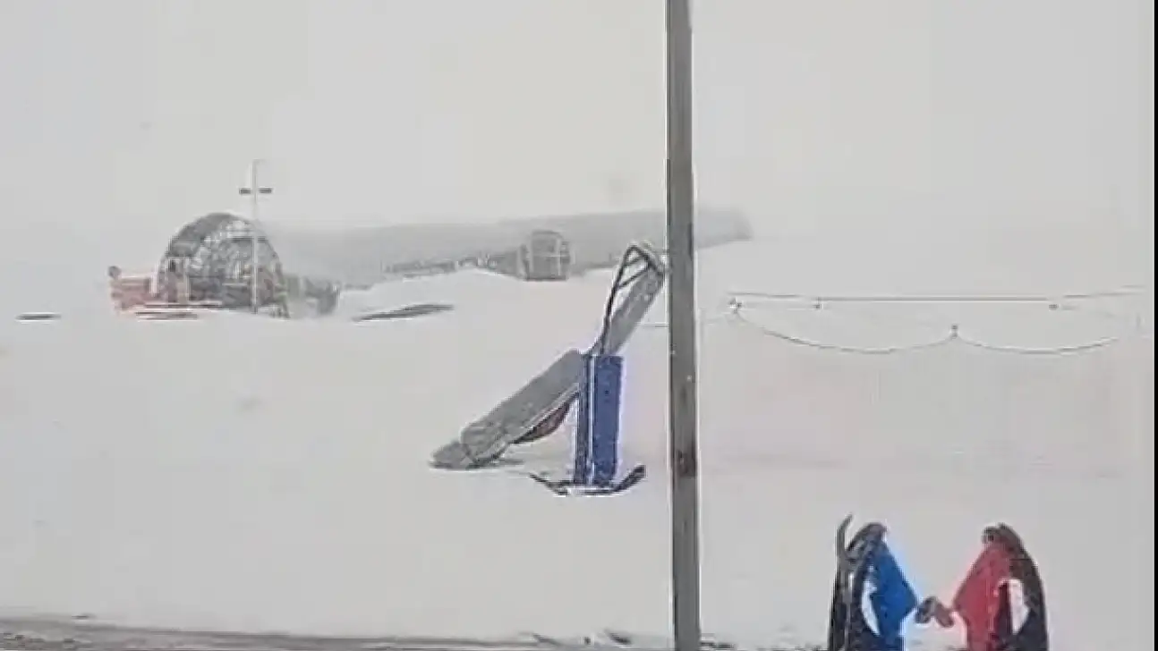 Erciyes'te mayıs sürprizi : Kar yağışı devam ediyor