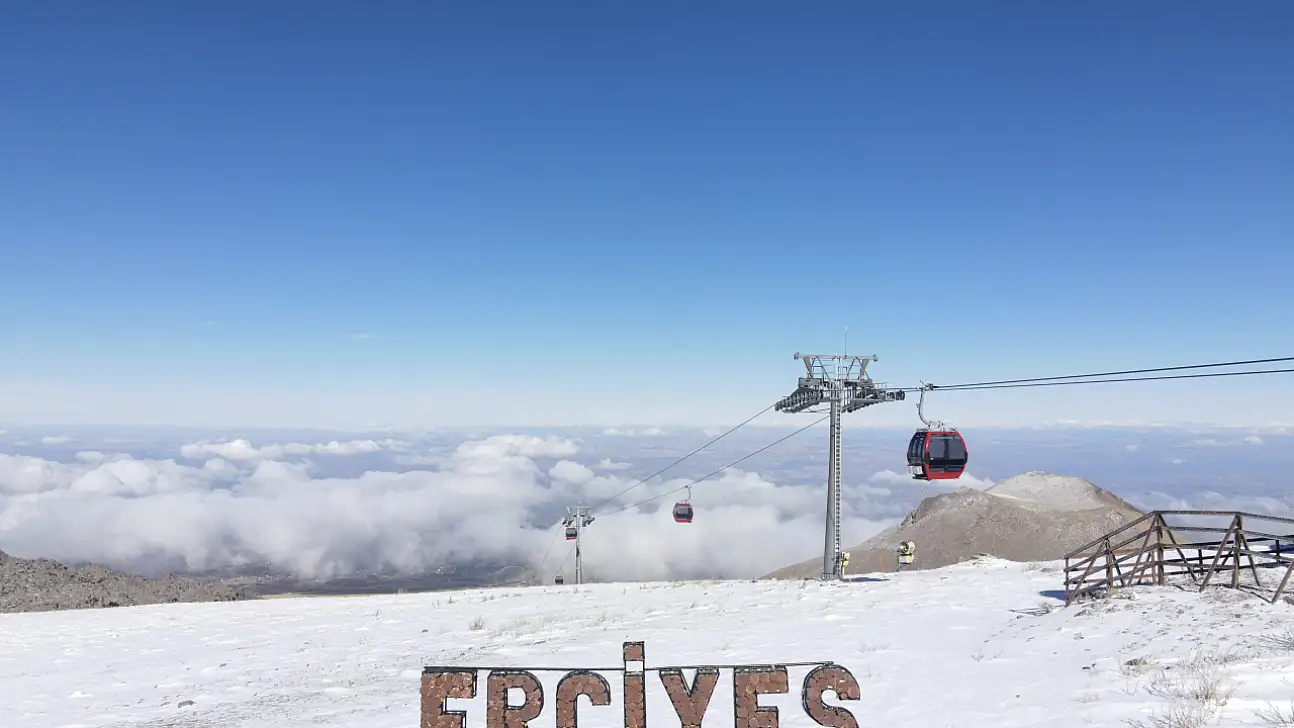 Erciyes'te neler oluyor? Vali Çiçek 'Kar Fırtınası' diyerek duyurdu!