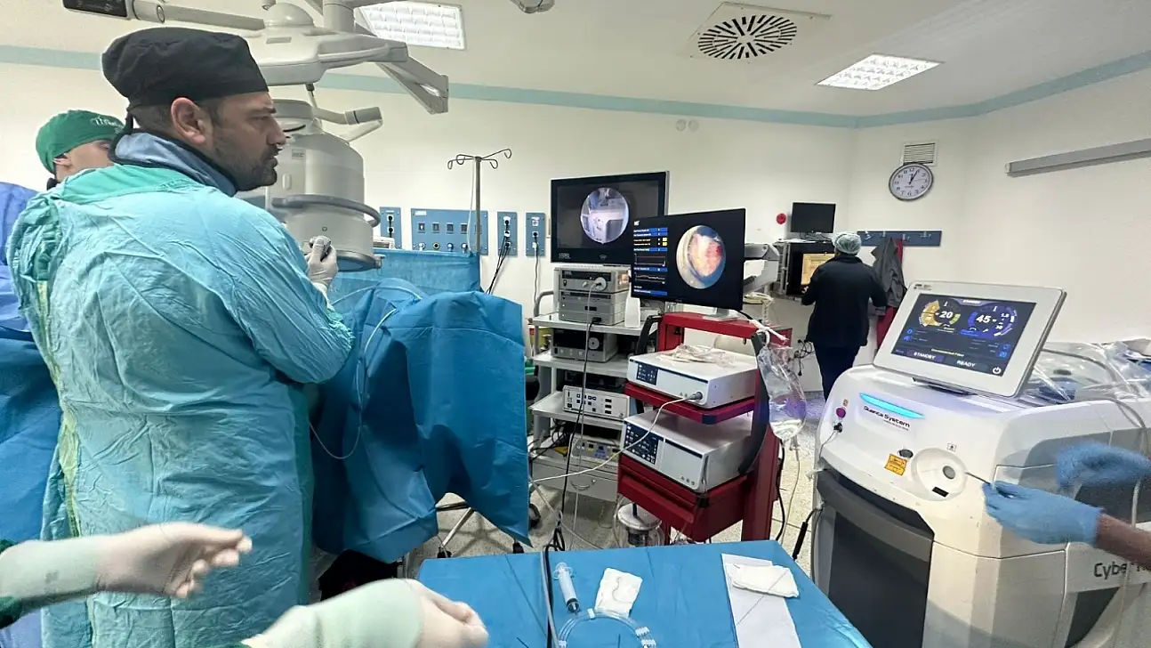 ERÜ'de modern taş cerrahisi uygulama eğitimi