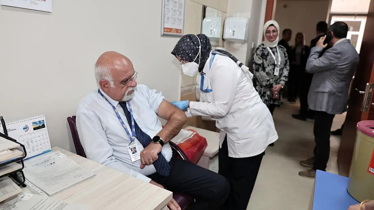 ERÜ'de sağlık çalışanlarına grip aşısı