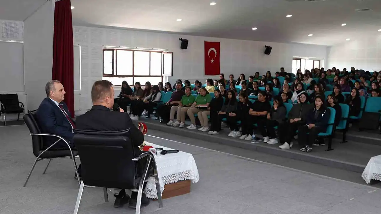 Rektör Fatih Altun'dan gençlere kariyer tavsiyeleri