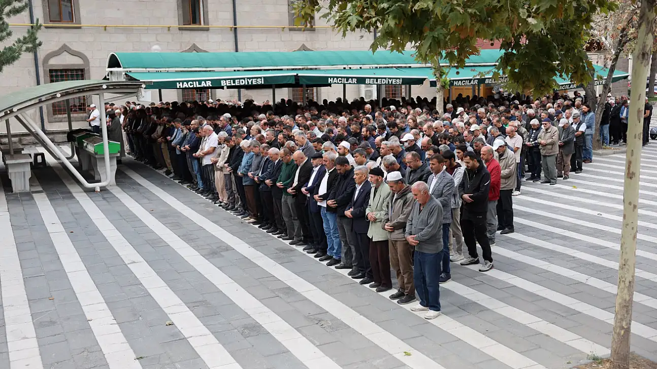 Eski Meclis Üyesi Şaş toprağa verildi