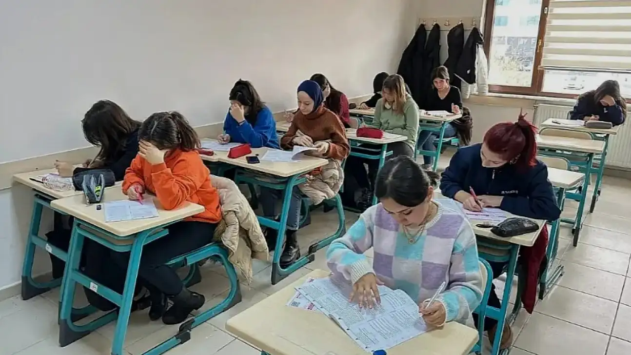 Genç KAYMEK'ten YKS'de gurur tablosu: 547 öğrenci üniversiteli oldu