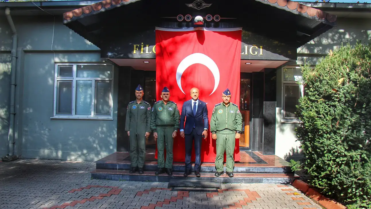 Genç'ten Komutana ziyaret