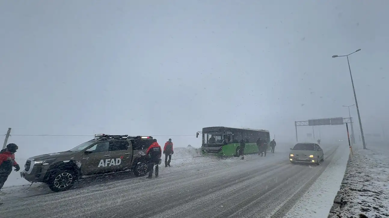Hacılar'da tipi kabusu: 3 yaralı!