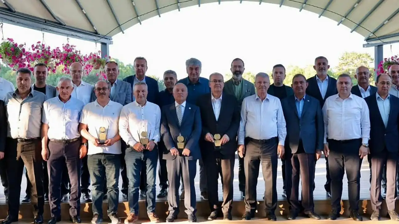 Hem veda hem vefa! Kayseri Şeker'de bayrak değişimi